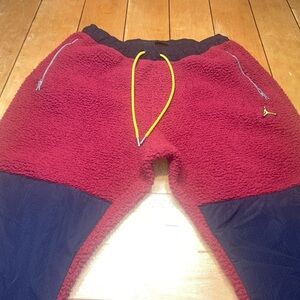 Nike Air Jordan Essential Mens Sherpa Fleece Winter Pants Cherrywood Red Large